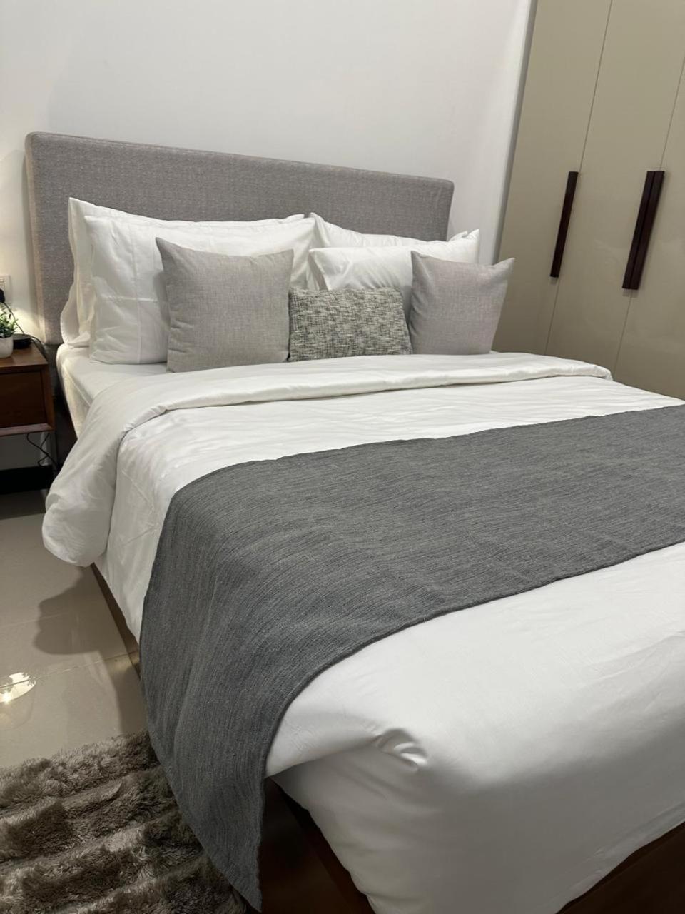 Colombo, Trizen Luxury Apartments, Sri Lanka
